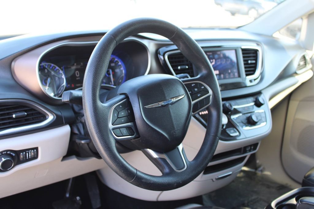 Used 2020 Chrysler Voyager Lxi image 18