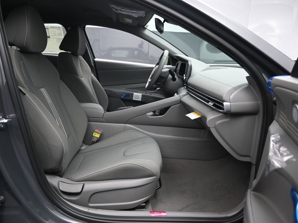 New 2025 Hyundai Elantra Sport image 32