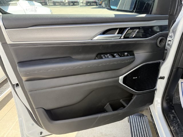 New 2026 Jeep Grand Wagoneer L Limited AWD/4WD image 19