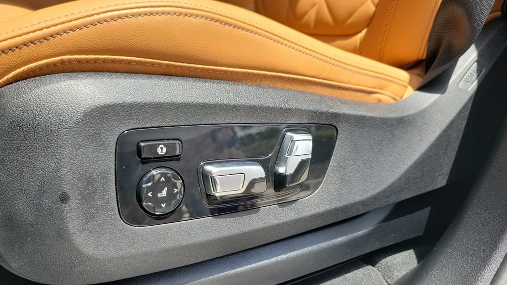 Used 2025 BMW X5 M60i w/ Climate Comfort Package AWD/4WD image 16
