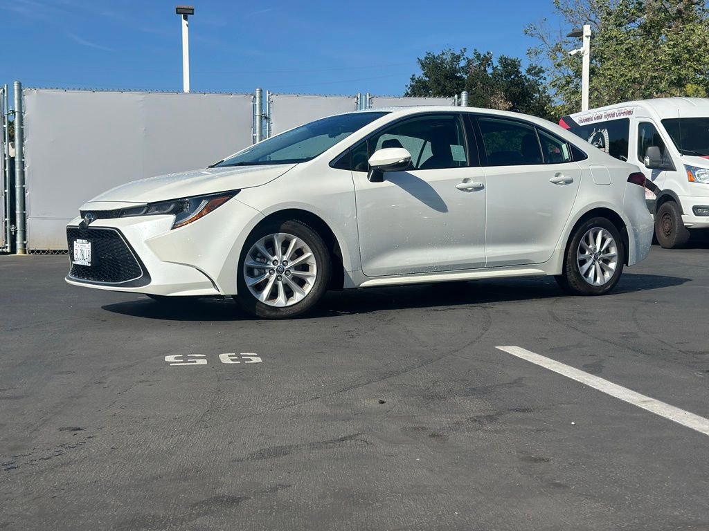Used 2021 Toyota Corolla XLE w/ Carpet Mat Package (TMS) image 1