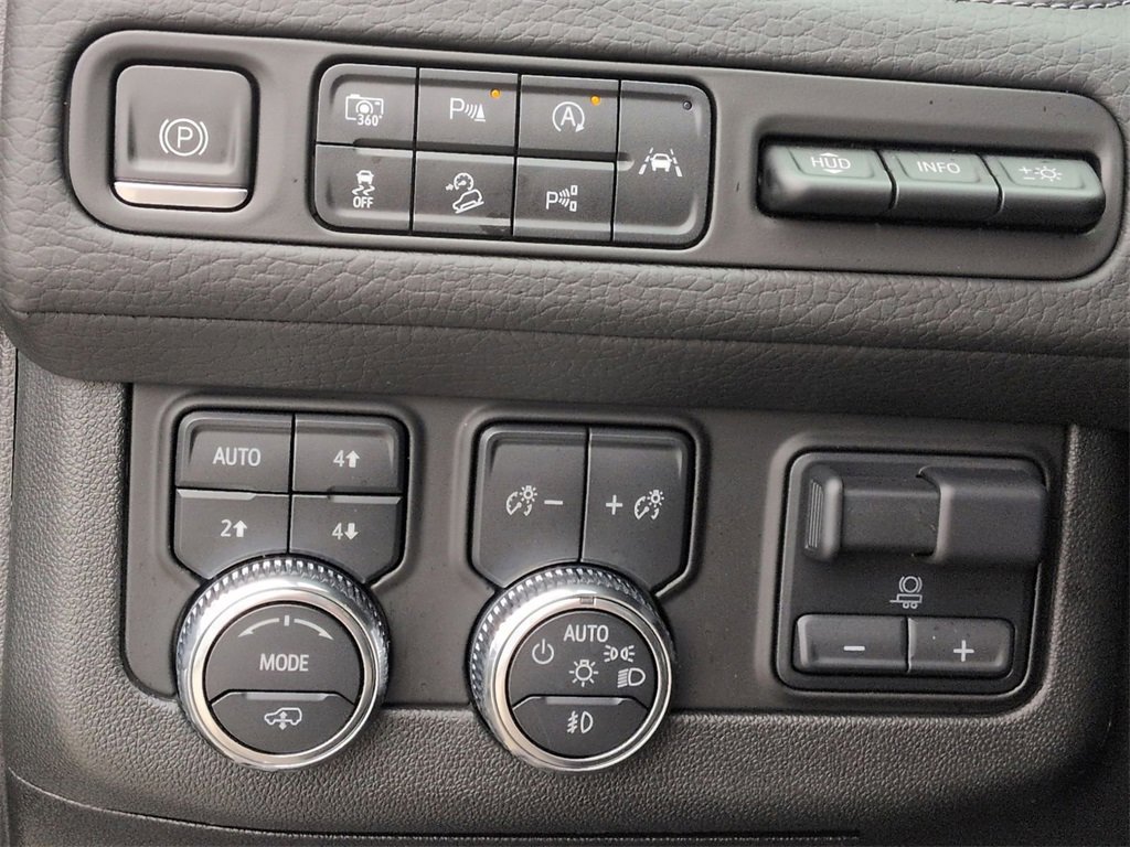 Used 2023 GMC Yukon Denali w/ Denali Reserve Package image 16