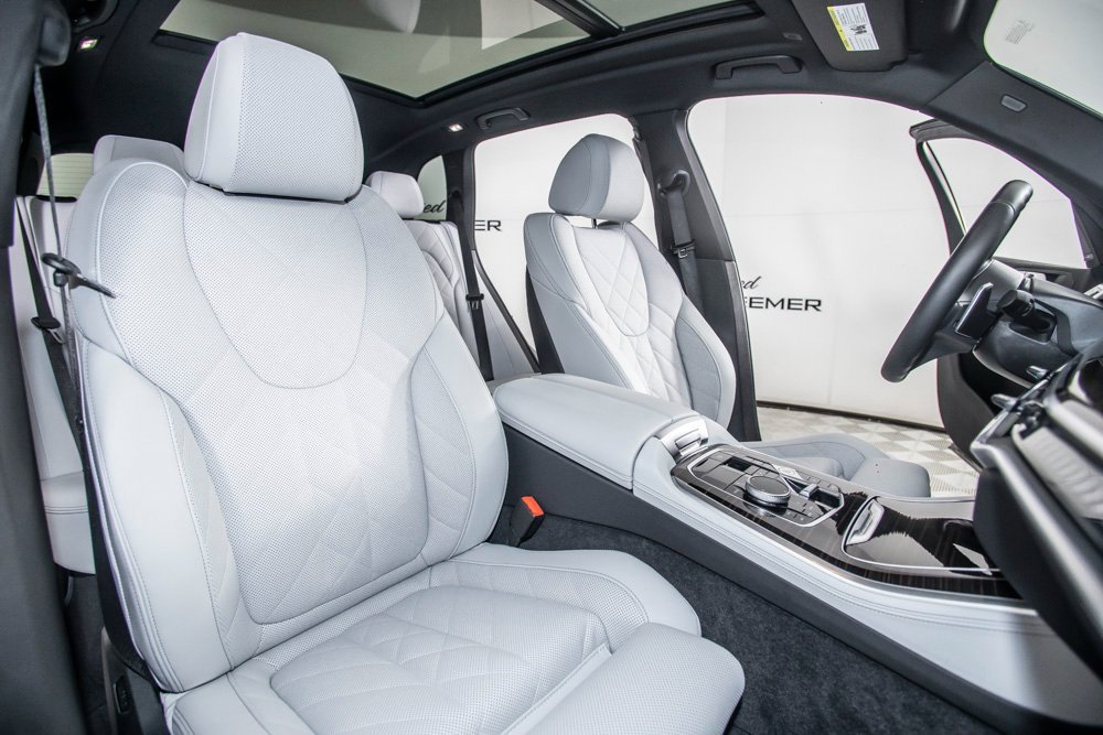Used 2026 BMW X5 sDrive40i w/ M Sport Package image 15