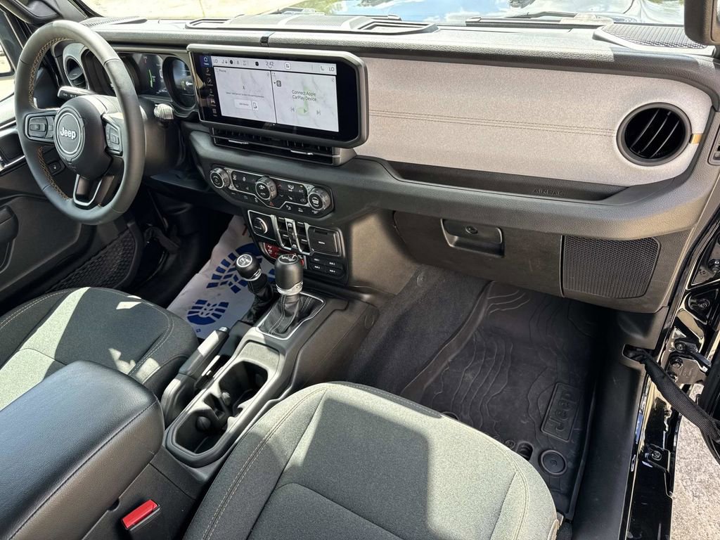 Used 2024 Jeep Wrangler Unlimited image 27
