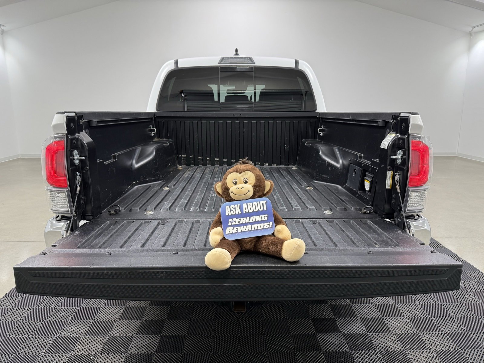 Used 2022 Toyota Tacoma TRD Off-Road image 7