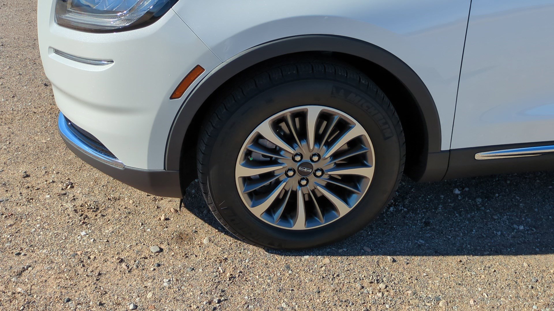 Used 2023 Lincoln Nautilus Reserve image 11