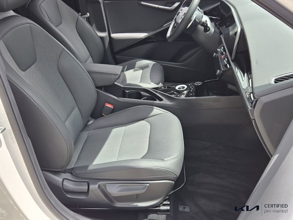 Used 2024 Kia Niro EX image 19