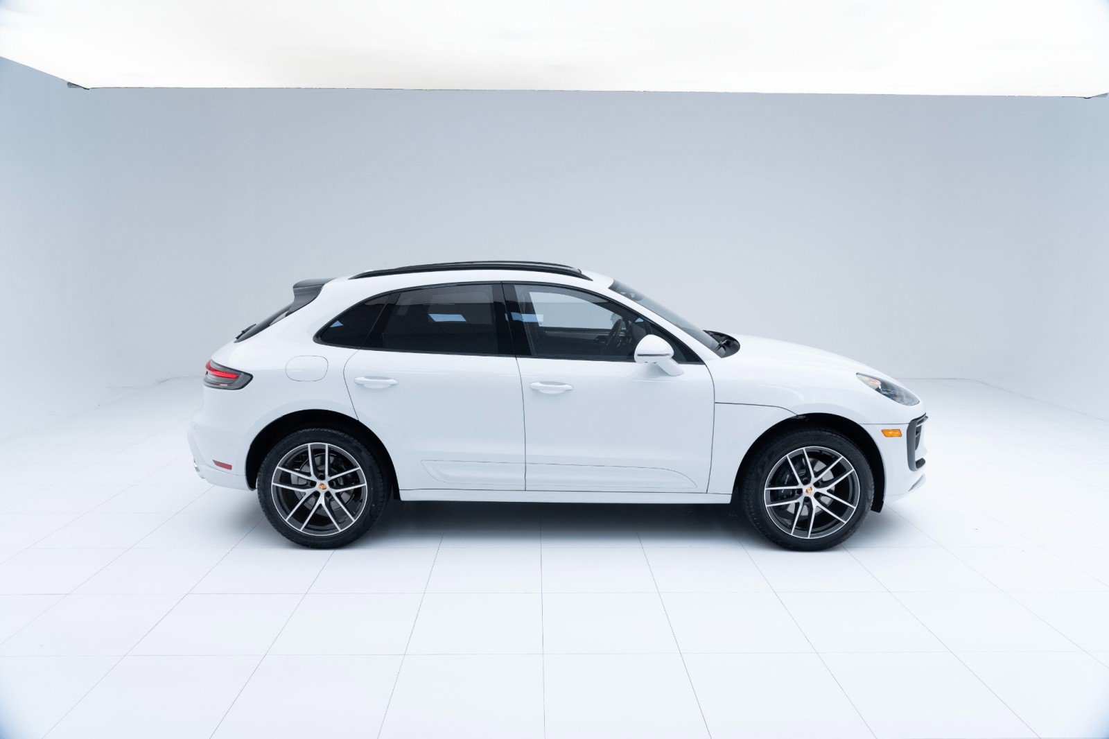 New 2025 Porsche Macan image 8