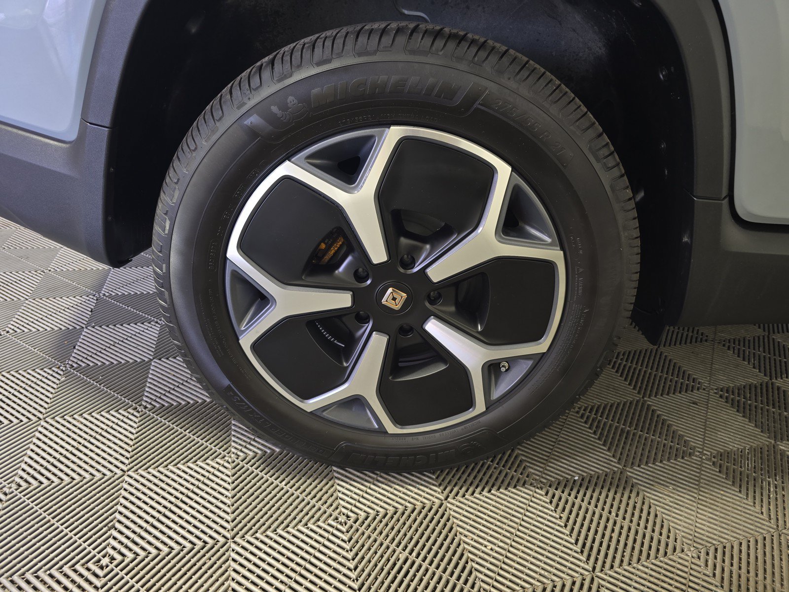 Used 2022 Rivian R1T Adventure AWD/4WD image 12
