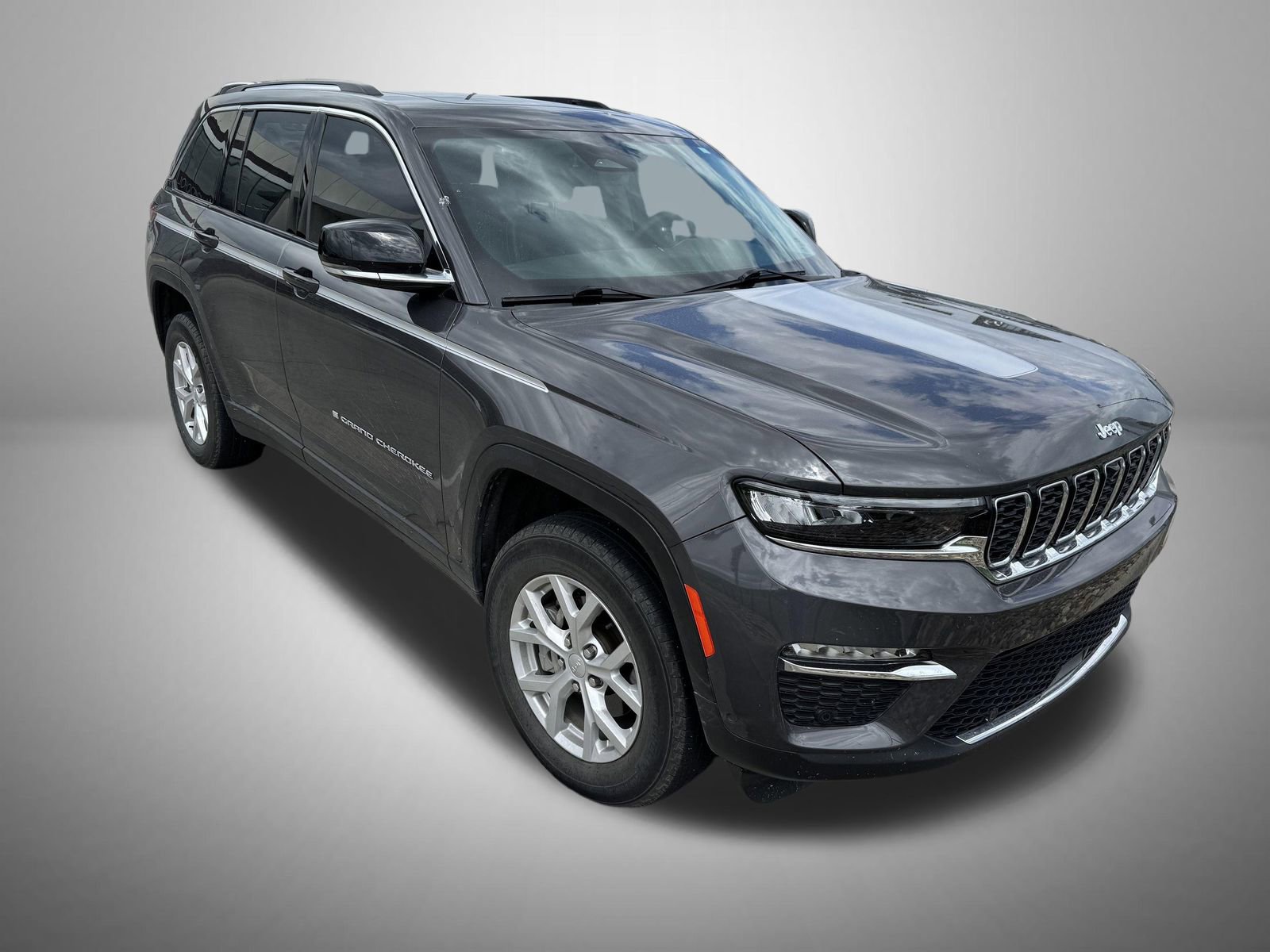 Used 2023 Jeep Grand Cherokee Limited w/ Luxury Tech Group II AWD/4WD image 2