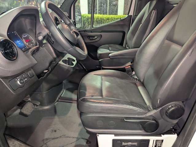 Used 2025 Mercedes-Benz Sprinter 2500 image 17