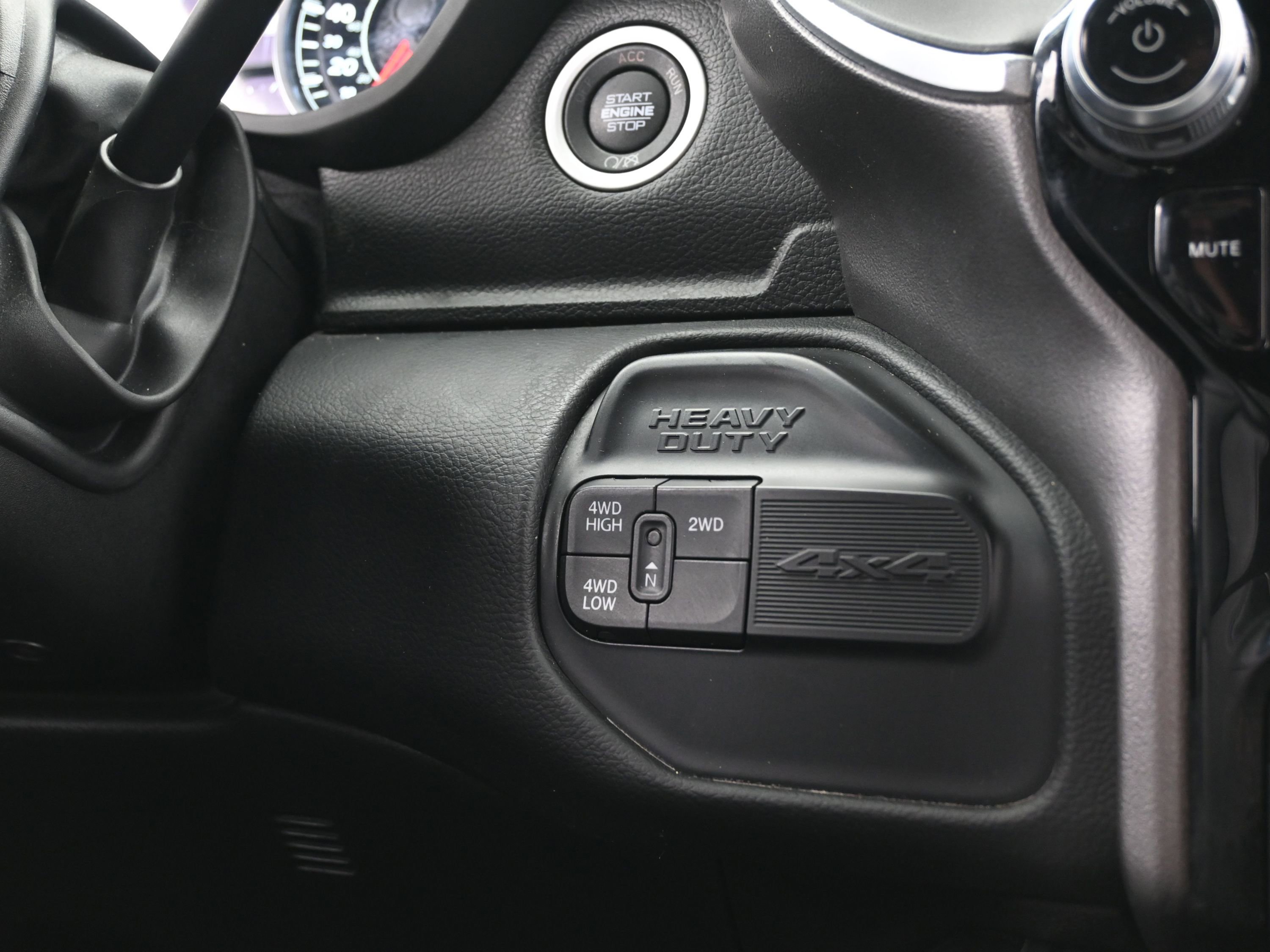 Used 2020 RAM 2500 Laramie w/ Night Edition image 38