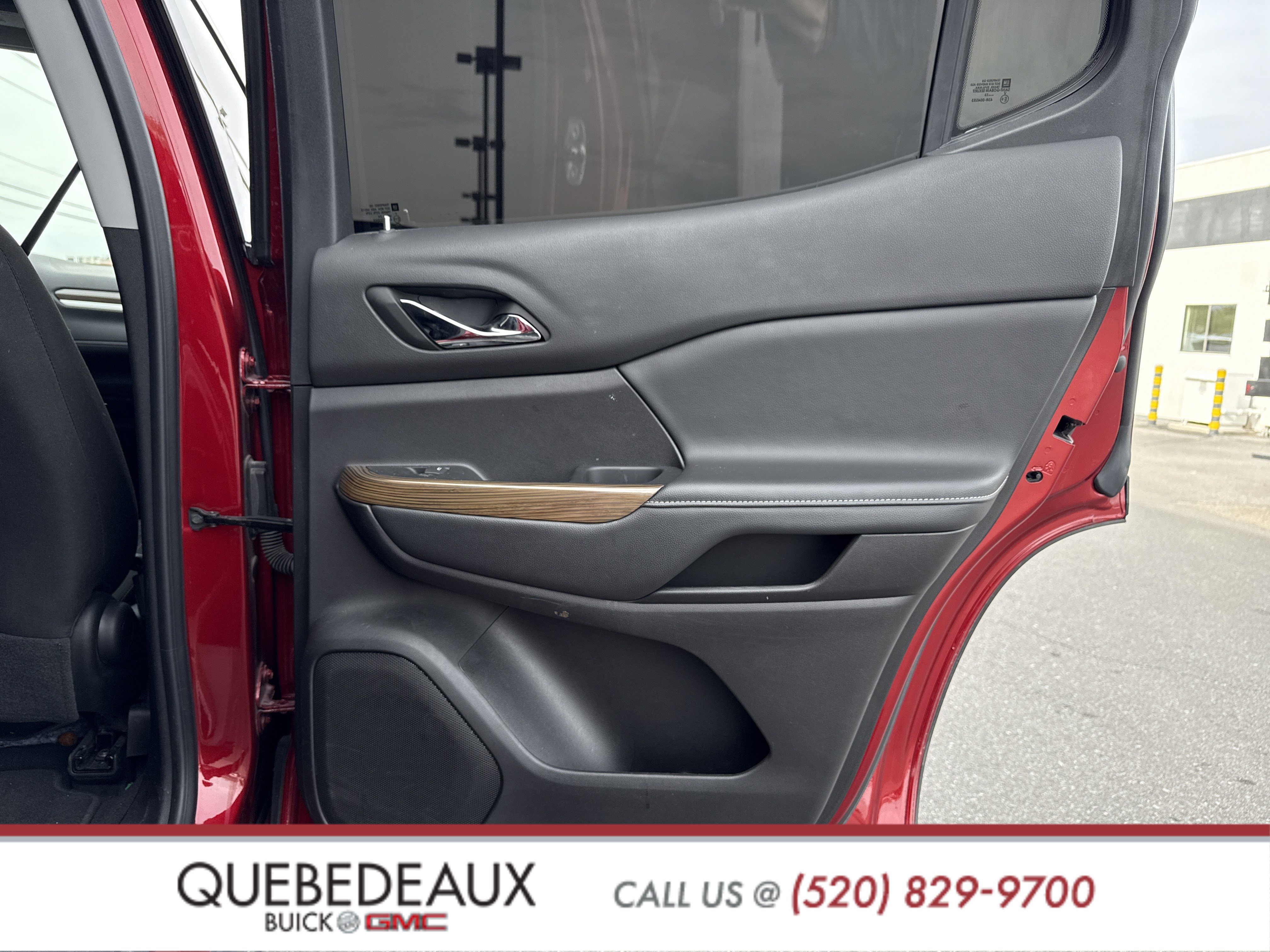 Used 2023 GMC Acadia SLE image 32