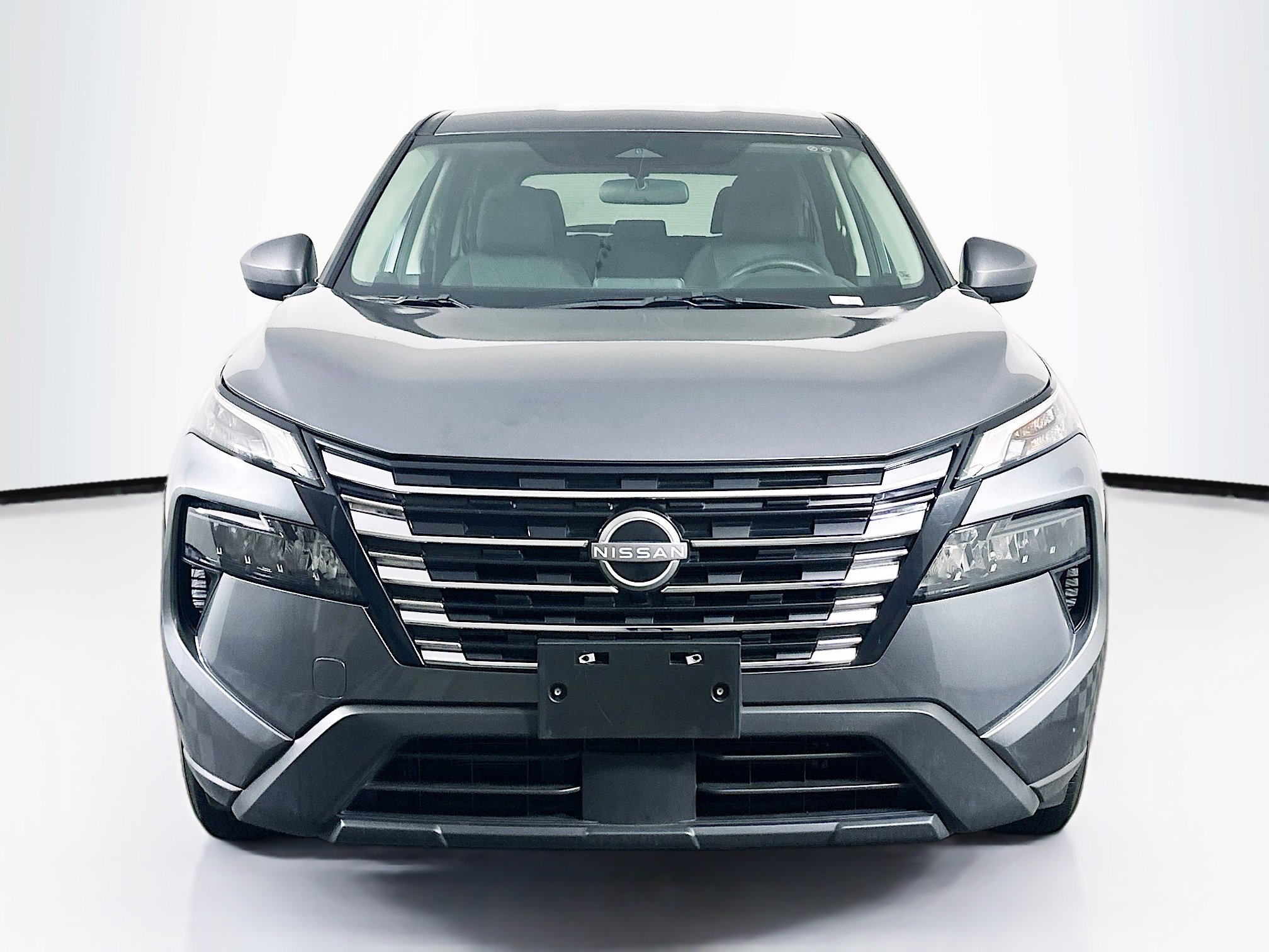 Used 2025 Nissan Rogue SV image 2