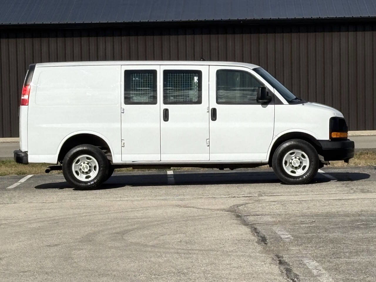 Used 2013 Chevrolet Express 2500 image 2