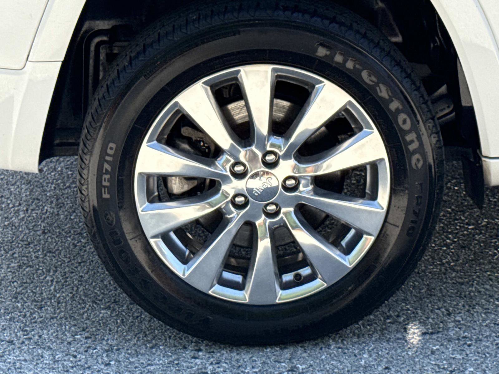 Used 2016 Jeep Cherokee Overland AWD/4WD image 24