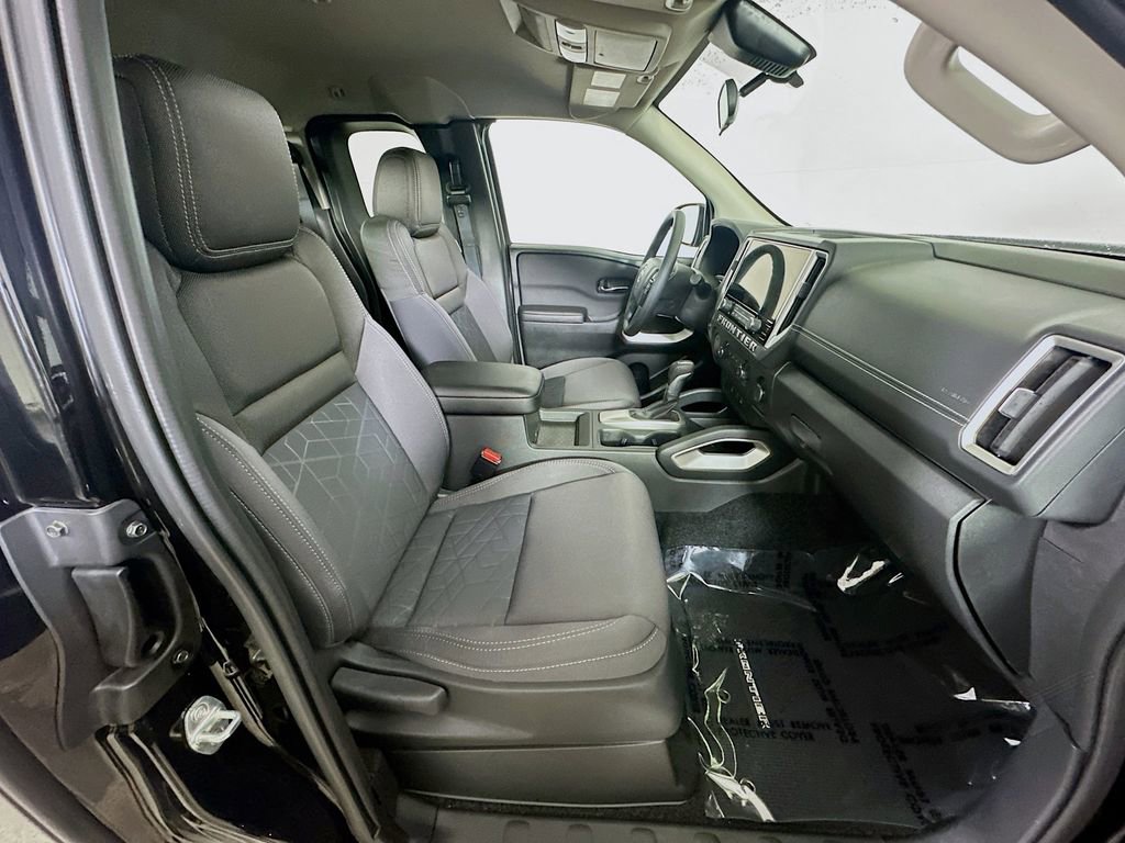 Used 2025 Nissan Frontier SV image 12
