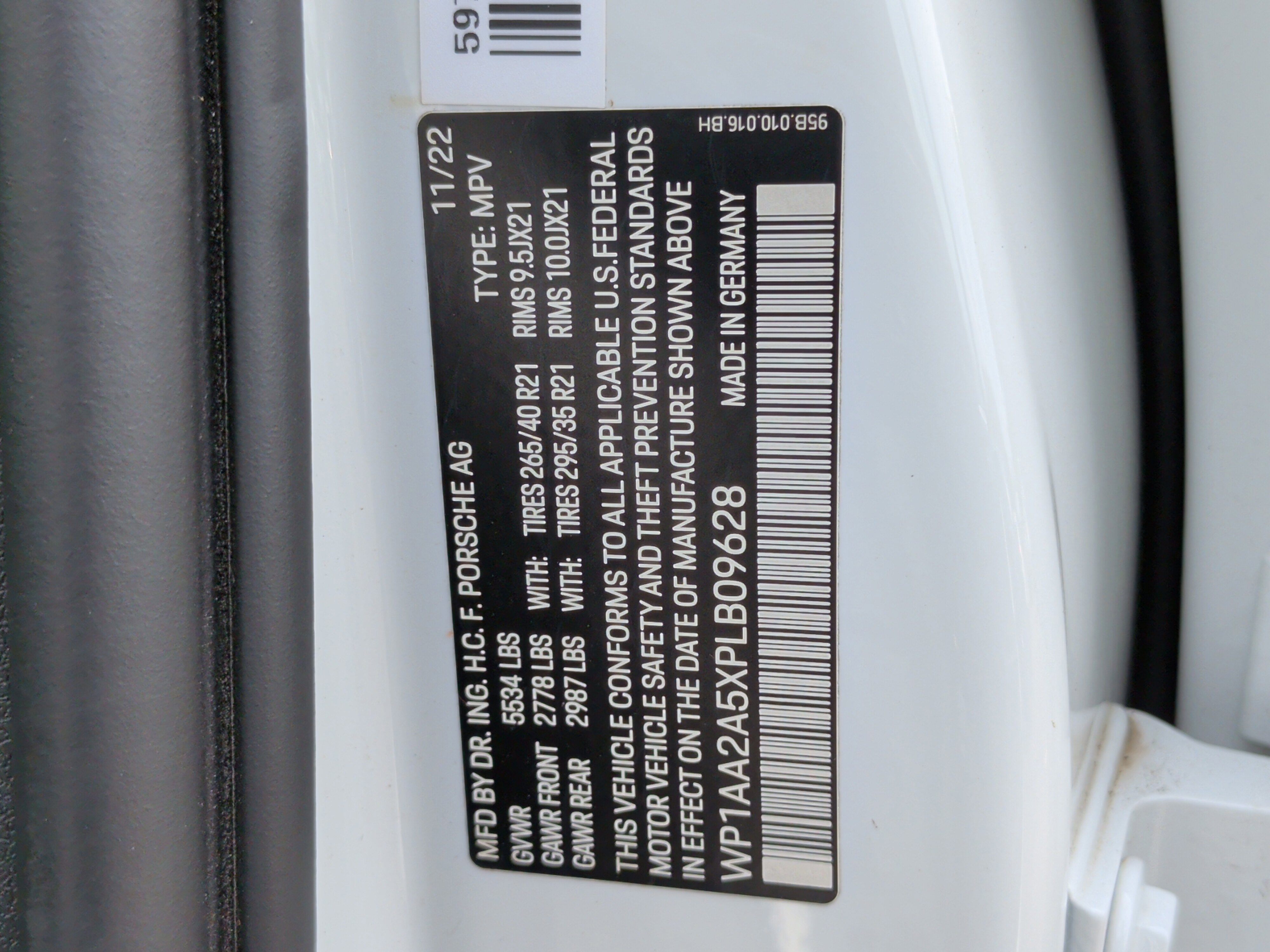 Used 2023 Porsche Macan image 41