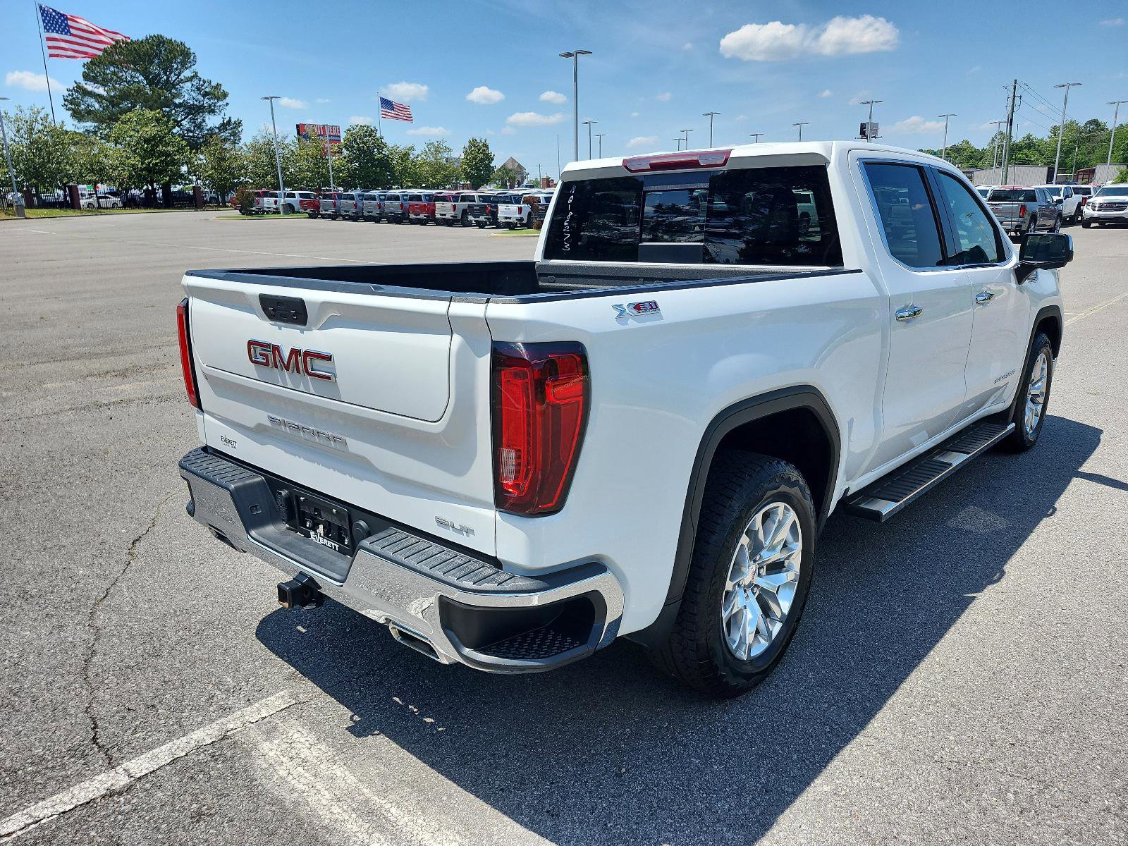 Used 2022 GMC Sierra 1500 SLT AWD/4WD image 3