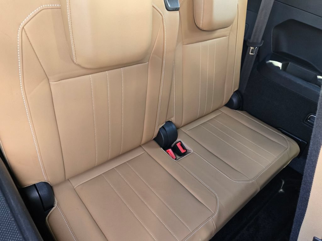 Certified 2024 Volkswagen Tiguan SE R-Line FWD image 19