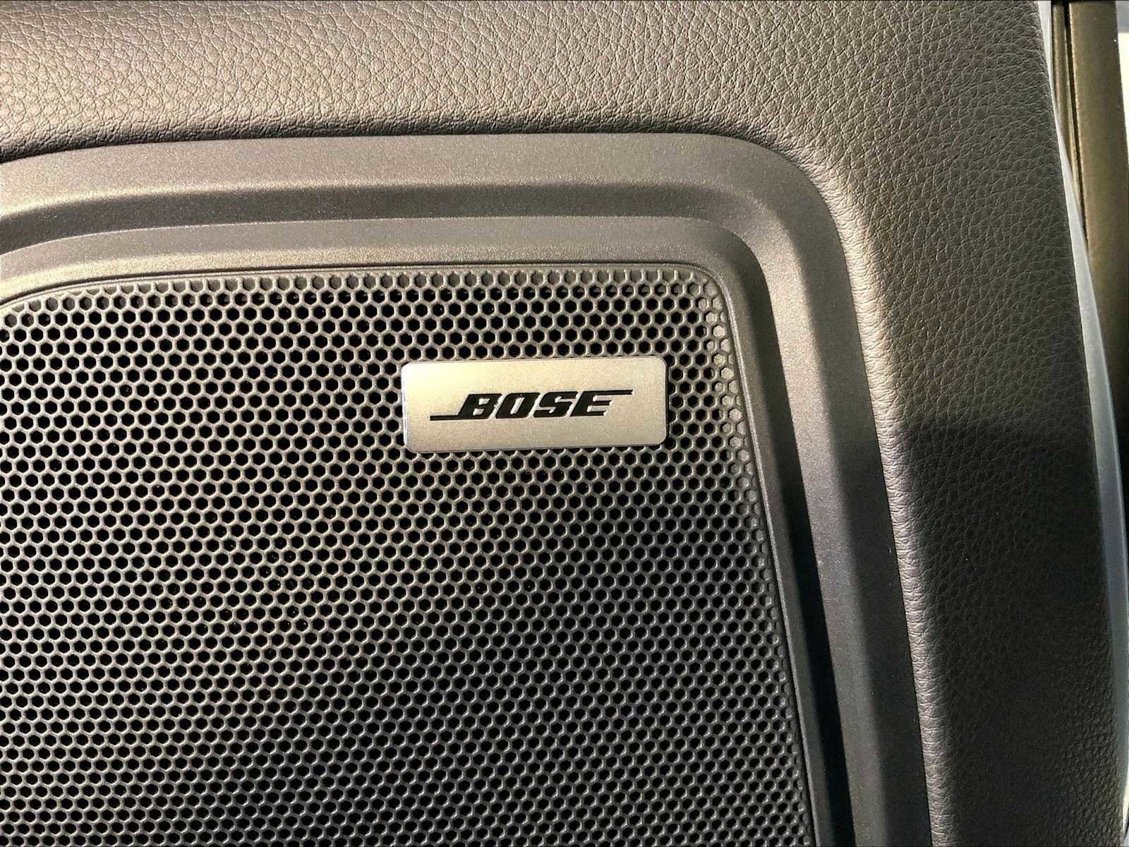 Certified 2025 Porsche Macan AWD/4WD image 38