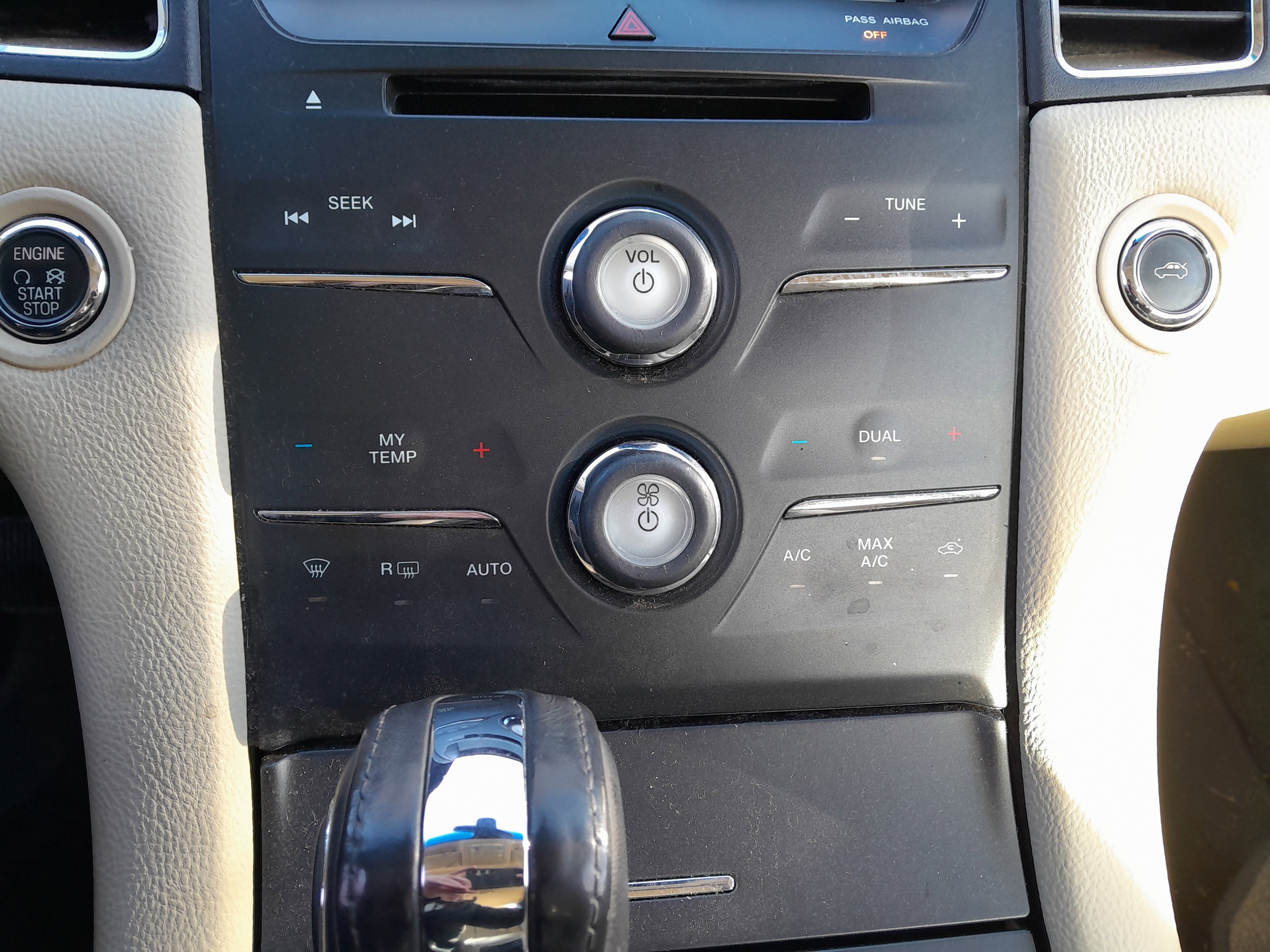 Used 2015 Ford Taurus SEL w/ Equipment Group 201A image 22