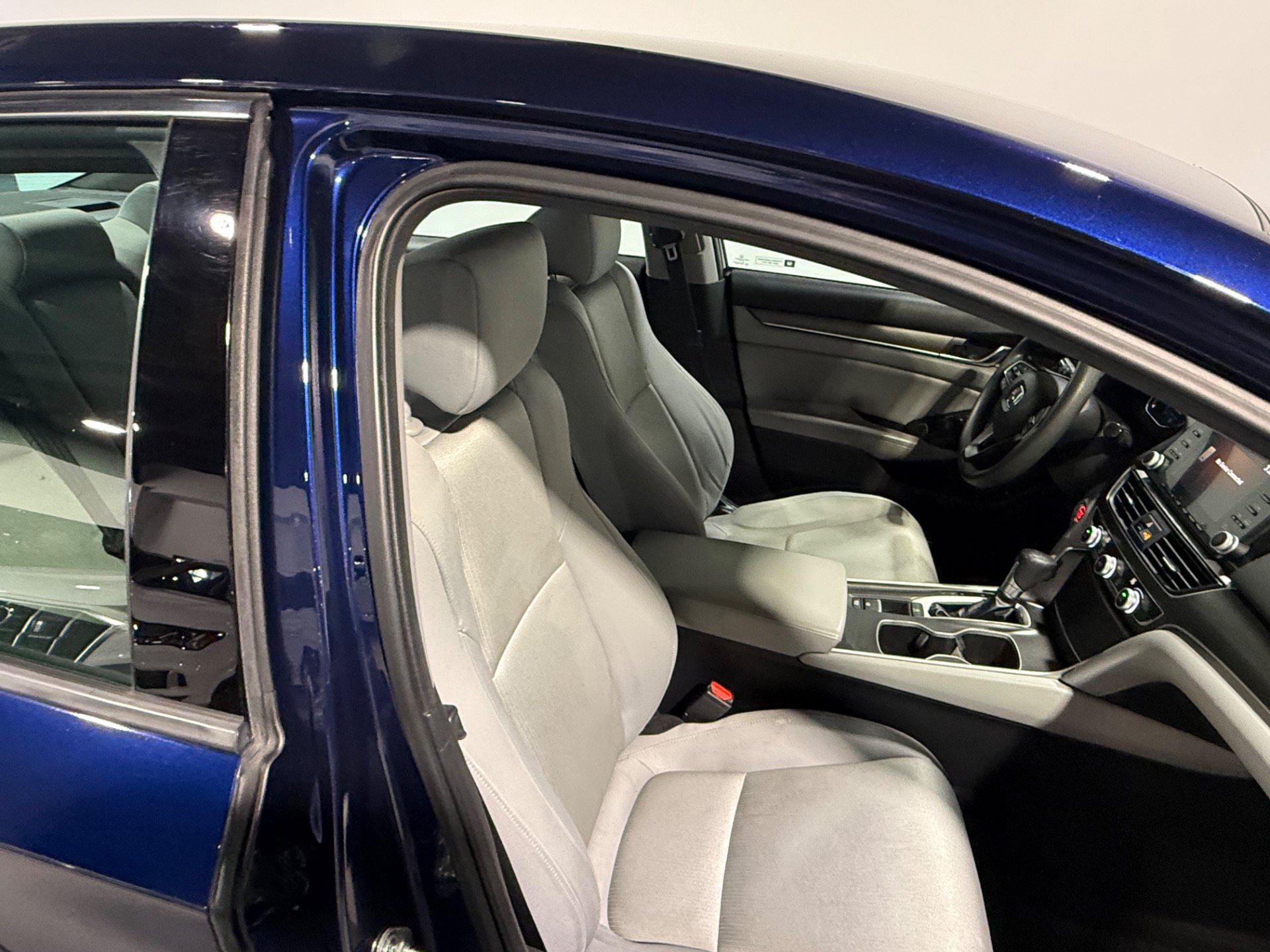 Used 2018 Honda Accord LX image 33