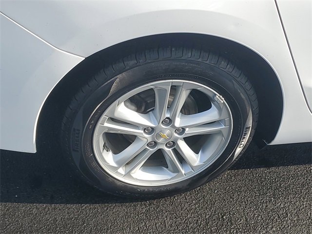 Certified 2017 Chevrolet Cruze LT w/ Convenience Package image 5