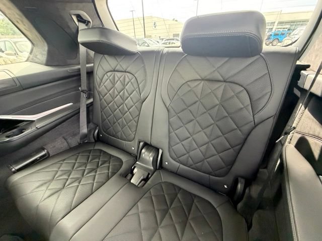 Used 2024 BMW X7 xDrive40i w/ M Sport Package AWD/4WD image 30
