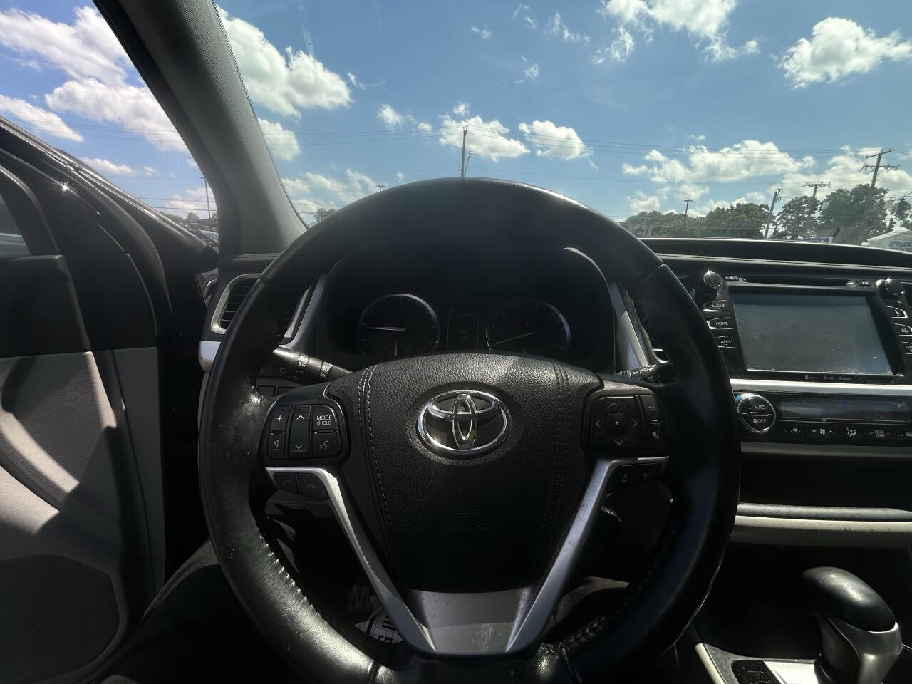 Used 2018 Toyota Highlander XLE image 10