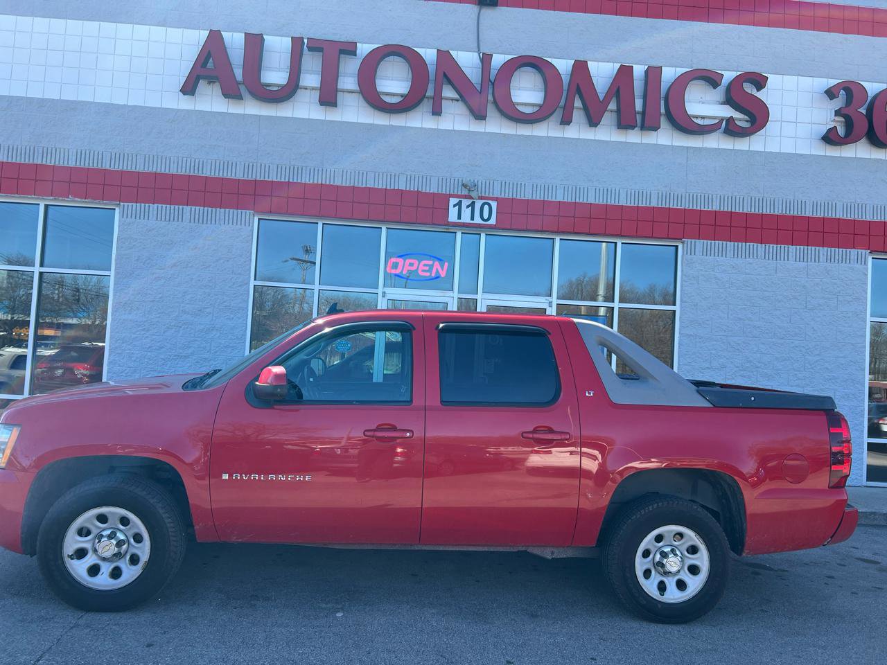 Used 2009 Chevrolet Avalanche LT w/ Convenience Package #1 image 8