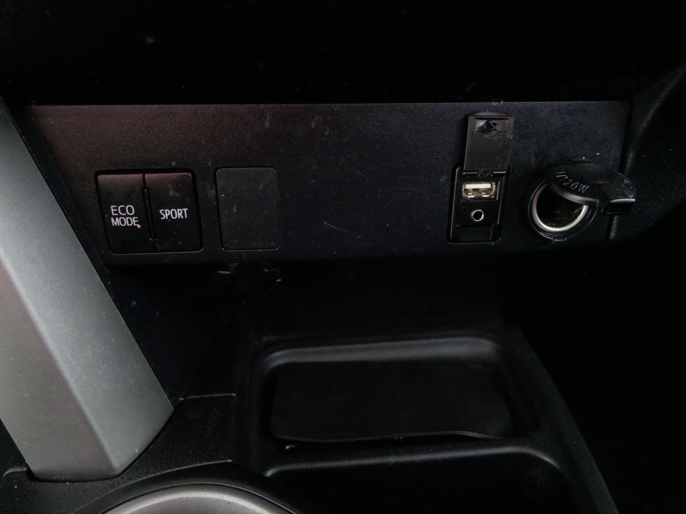 Used 2017 Toyota RAV4 LE w/ All Weather Liner Package AWD/4WD image 29