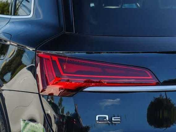 Used 2023 Audi Q5 e Premium Plus w/ Premium Plus Package image 8