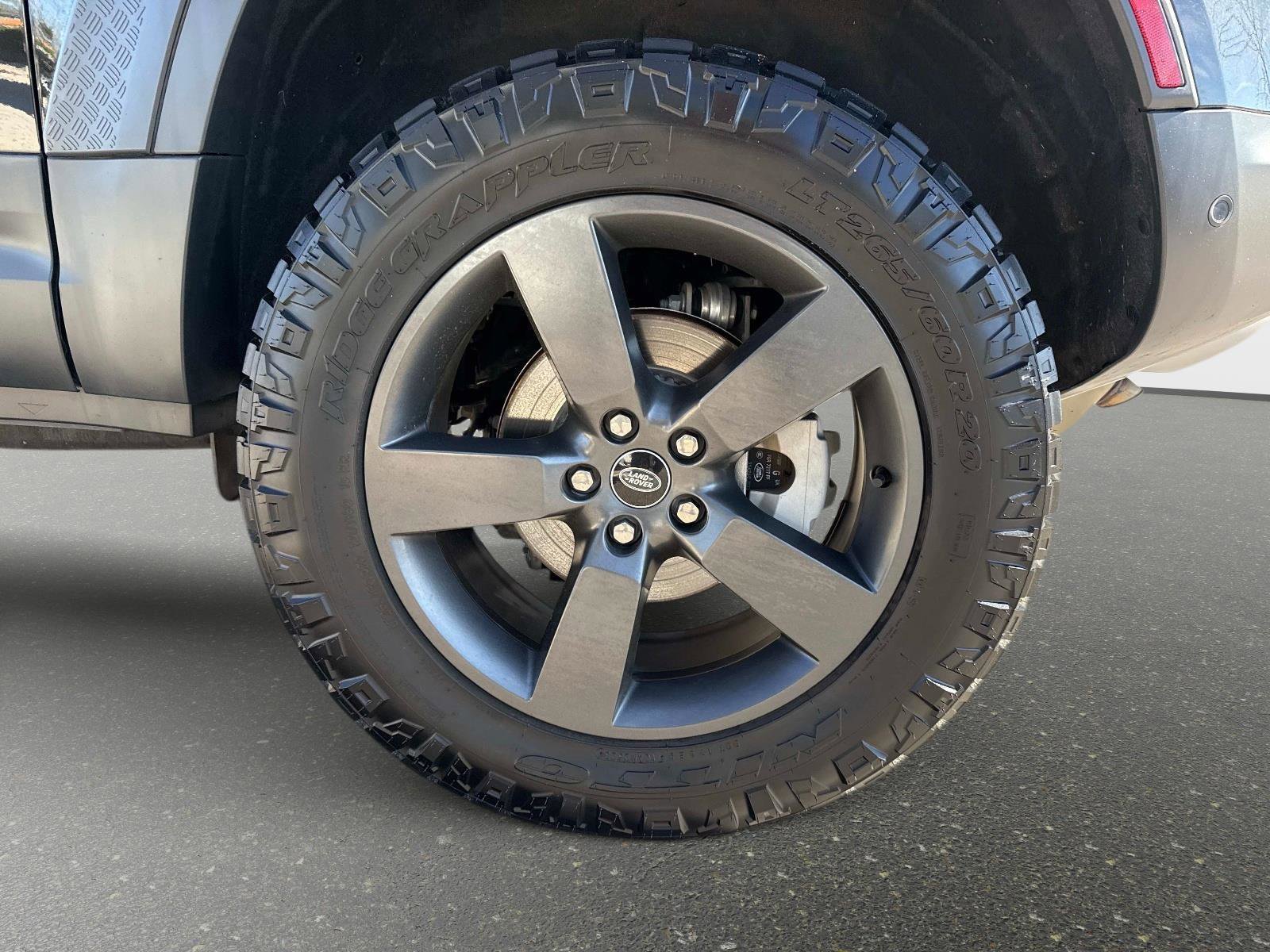 Used 2024 Land Rover Defender 90 S image 10