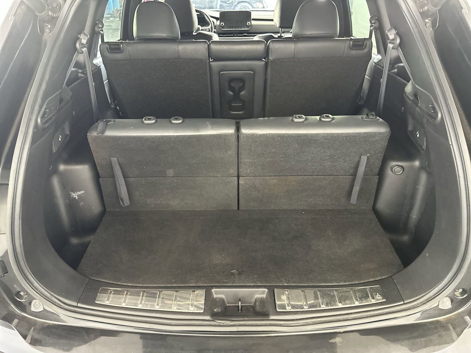 Used 2022 Mitsubishi Outlander SE image 25