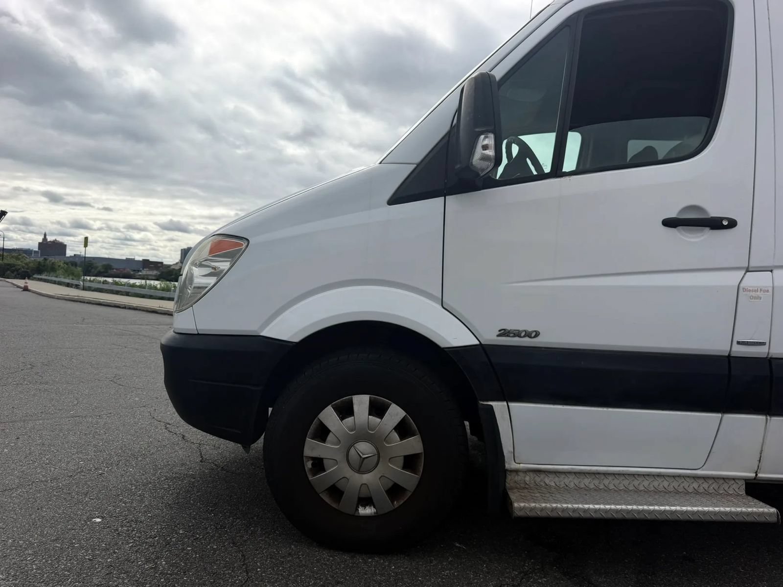 Used 2010 Mercedes-Benz Sprinter 2500 image 22