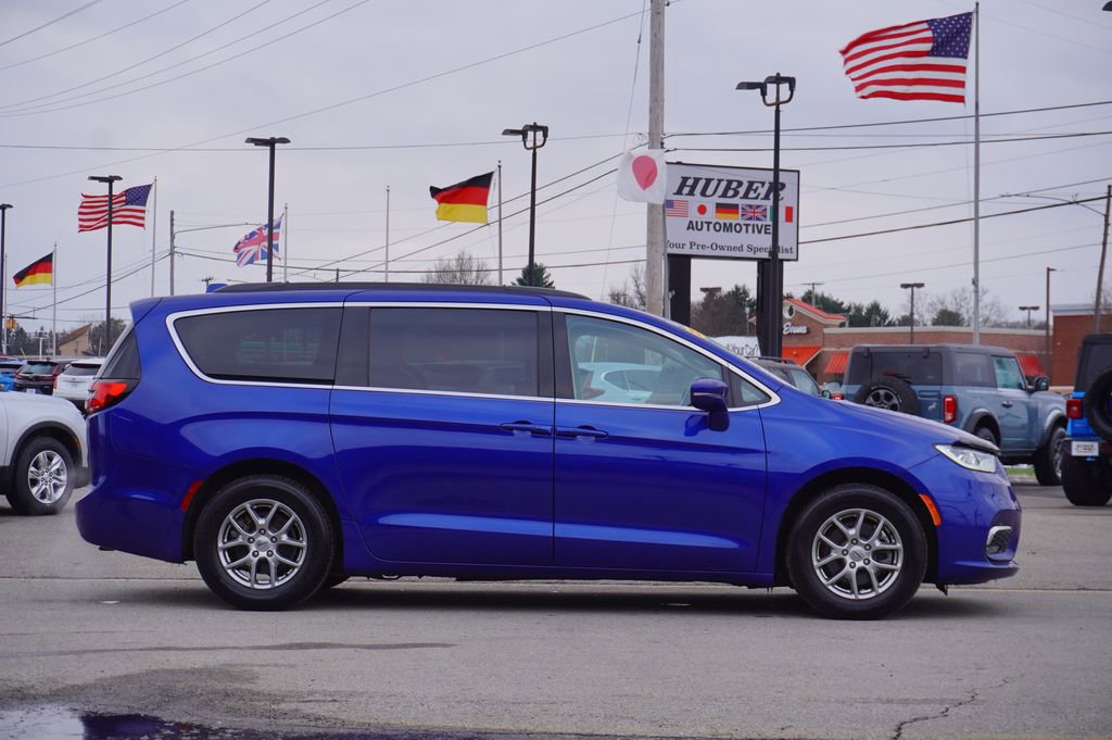 Used 2021 Chrysler Pacifica Touring image 8