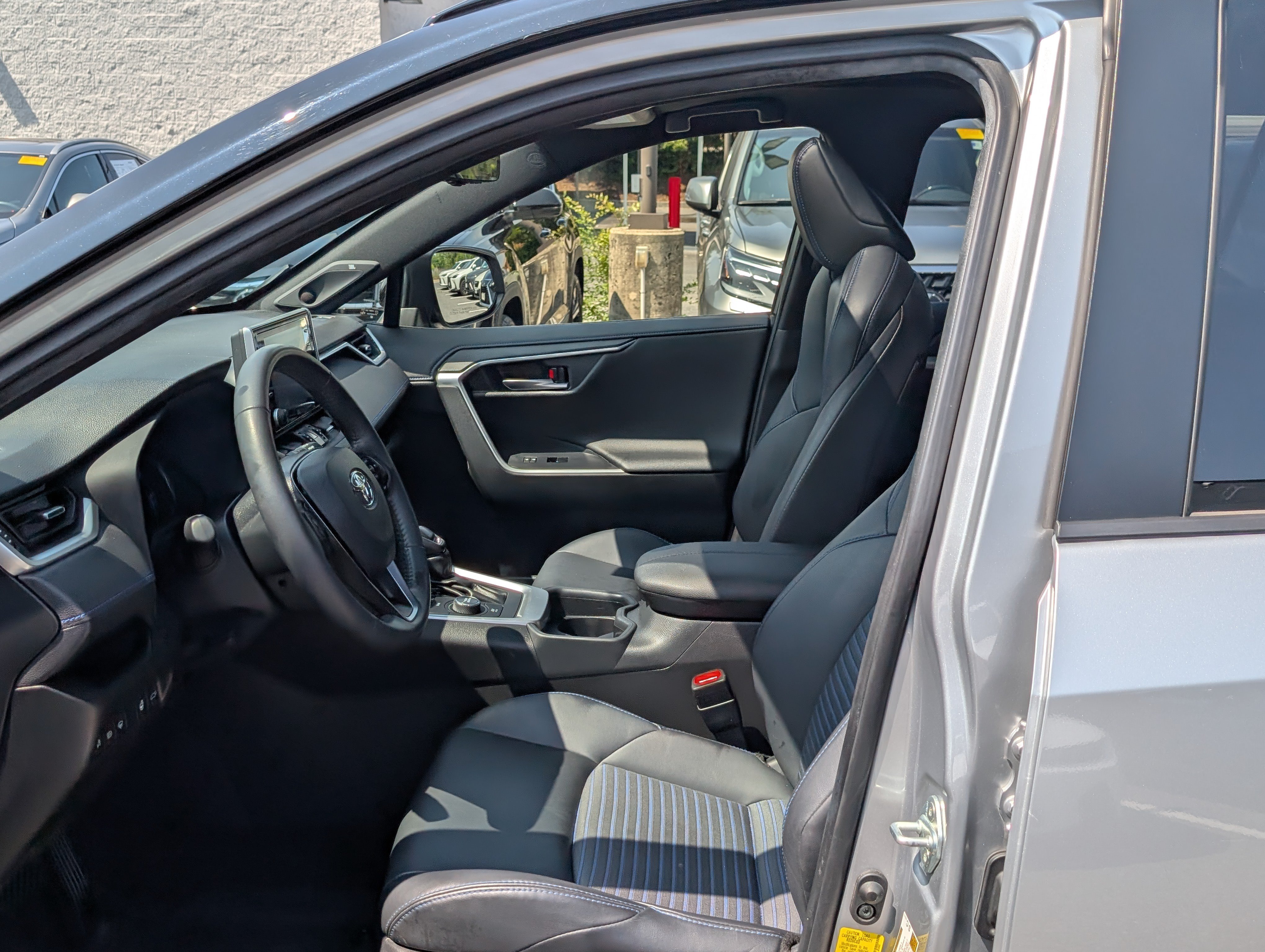 Used 2020 Toyota RAV4 XSE w/ XSE Grade Weather Package AWD/4WD image 15