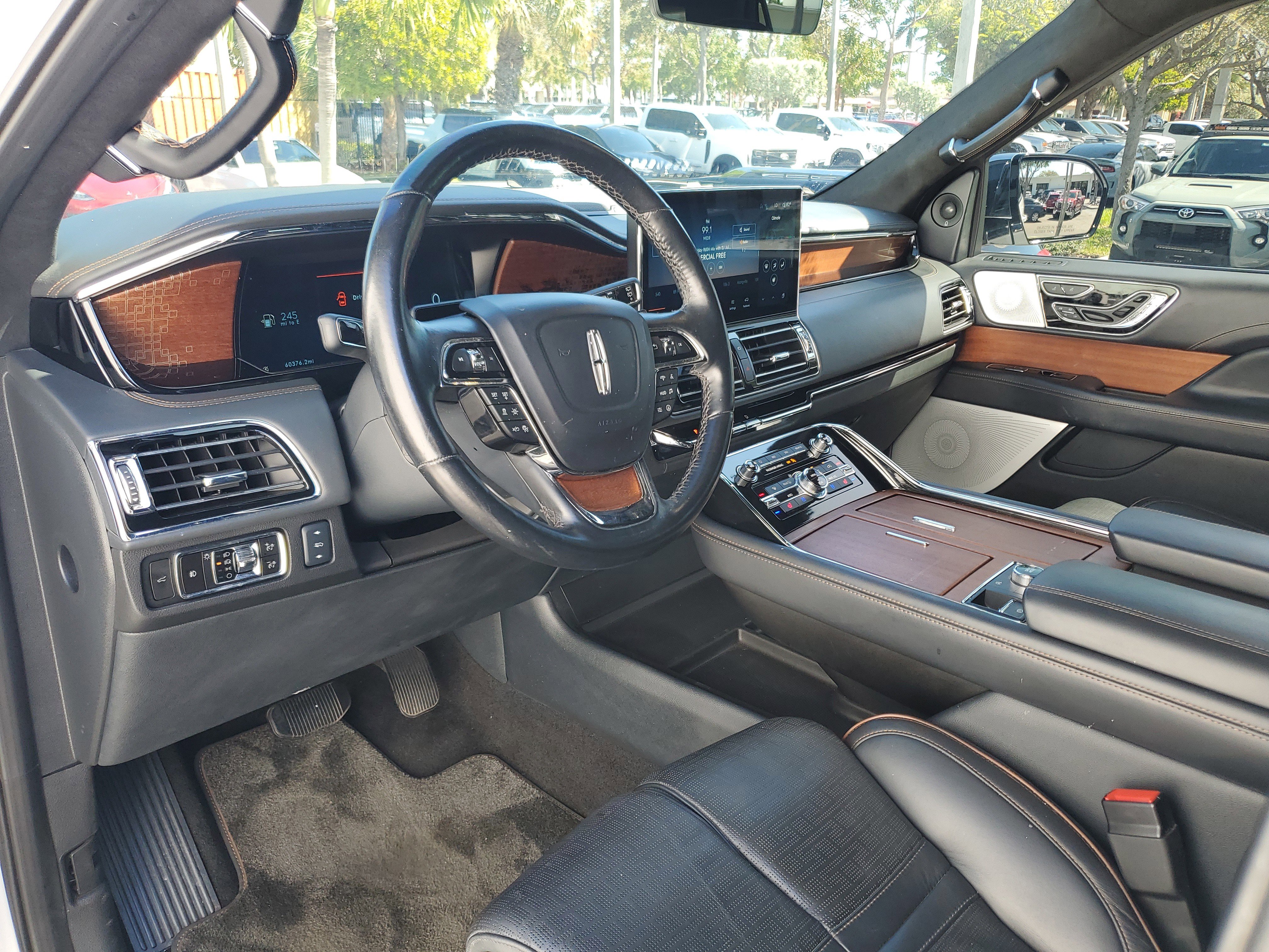 Used 2023 Lincoln Navigator Black Label image 10