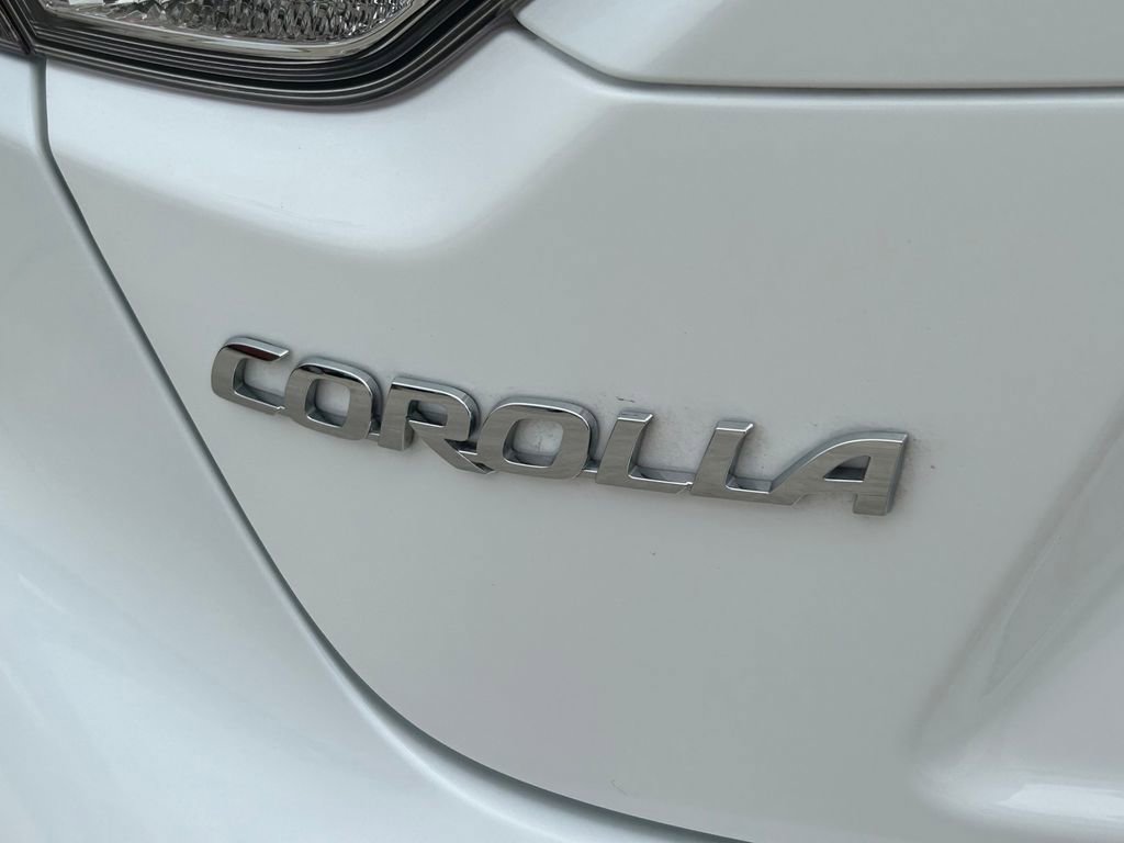 Certified 2026 Toyota Corolla SE w/ SE Package FWD image 12