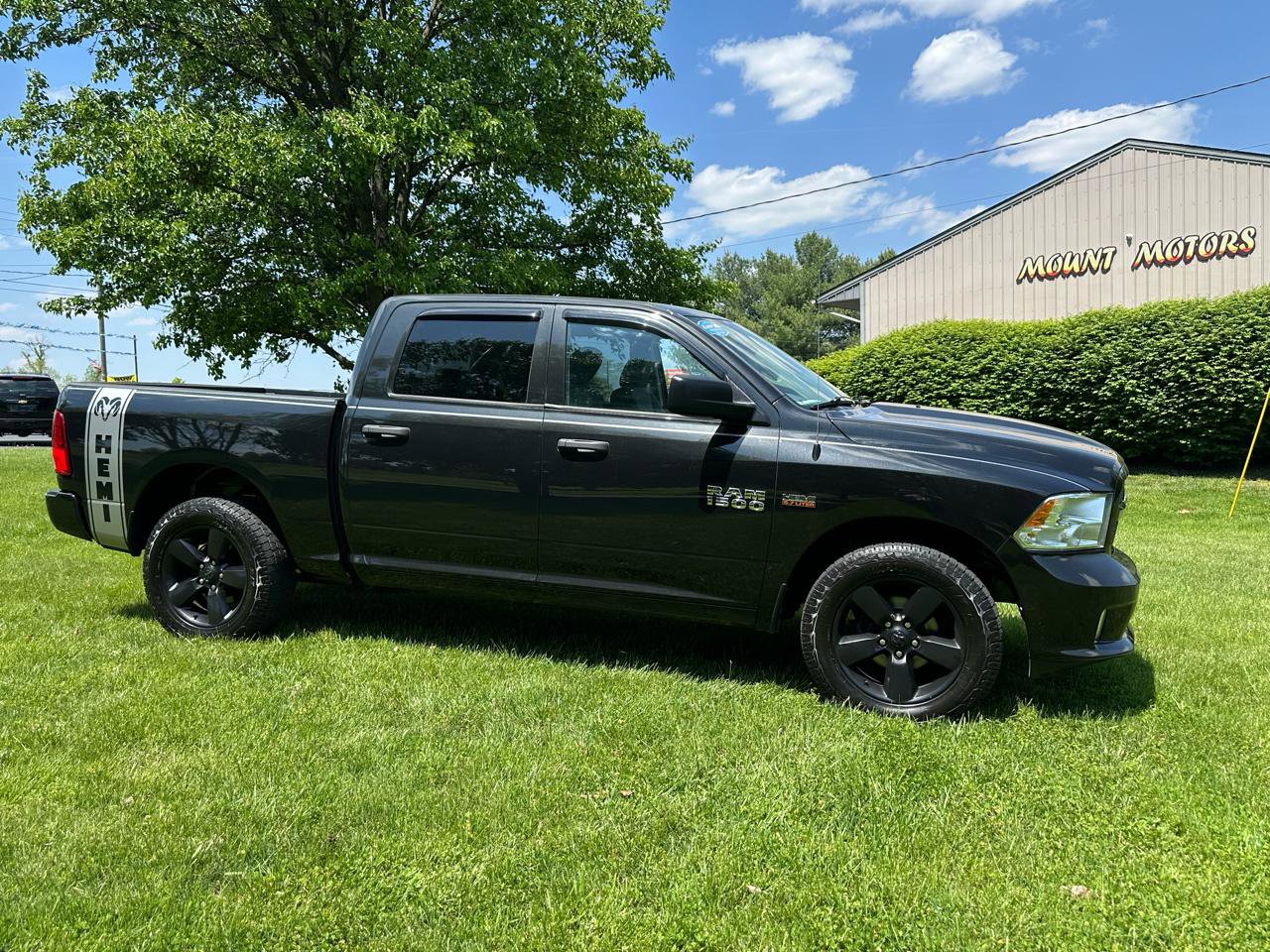 Used 2018 RAM 1500 Express w/ Express Value Package AWD/4WD image 11