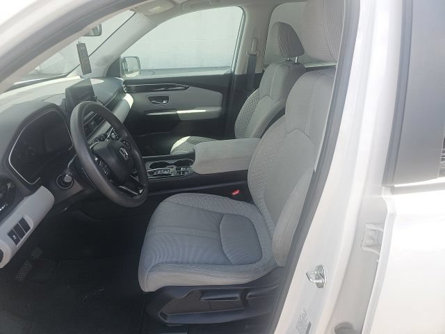 Used 2023 Honda Pilot LX image 10