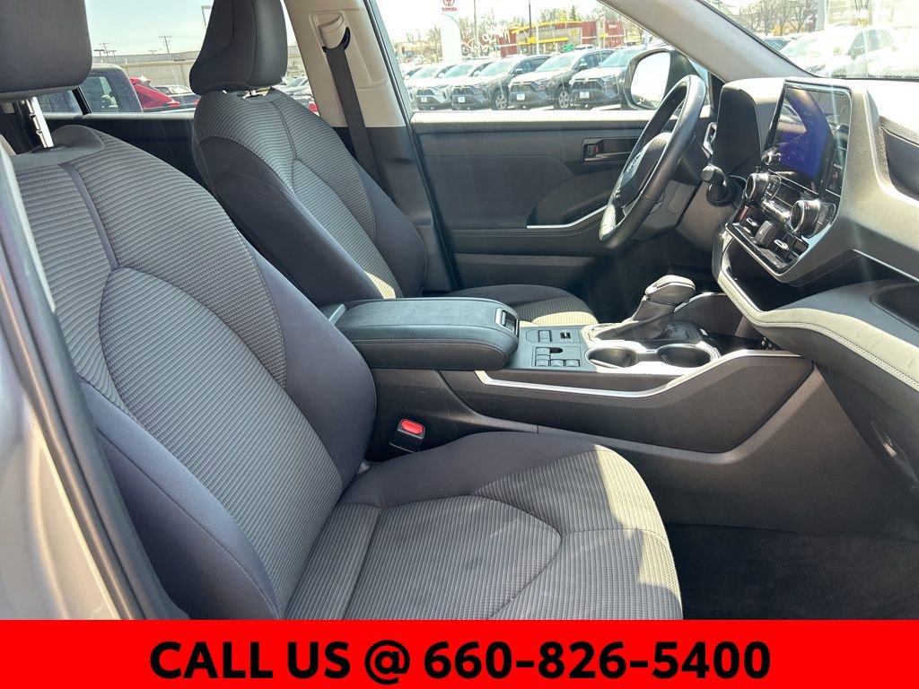 Used 2024 Toyota Highlander LE image 7