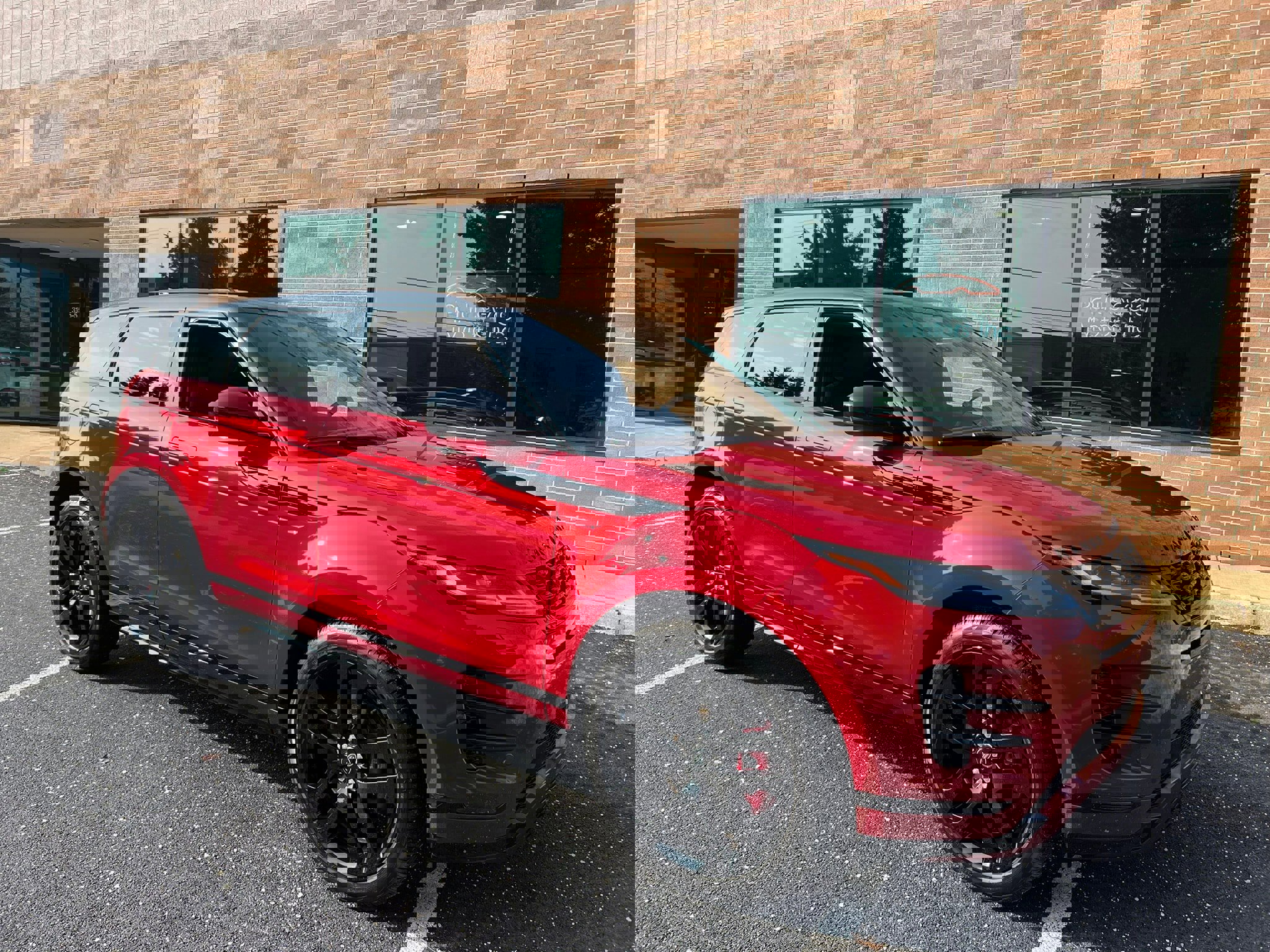 Used 2023 Land Rover Range Rover Evoque R-Dynamic SE image 1