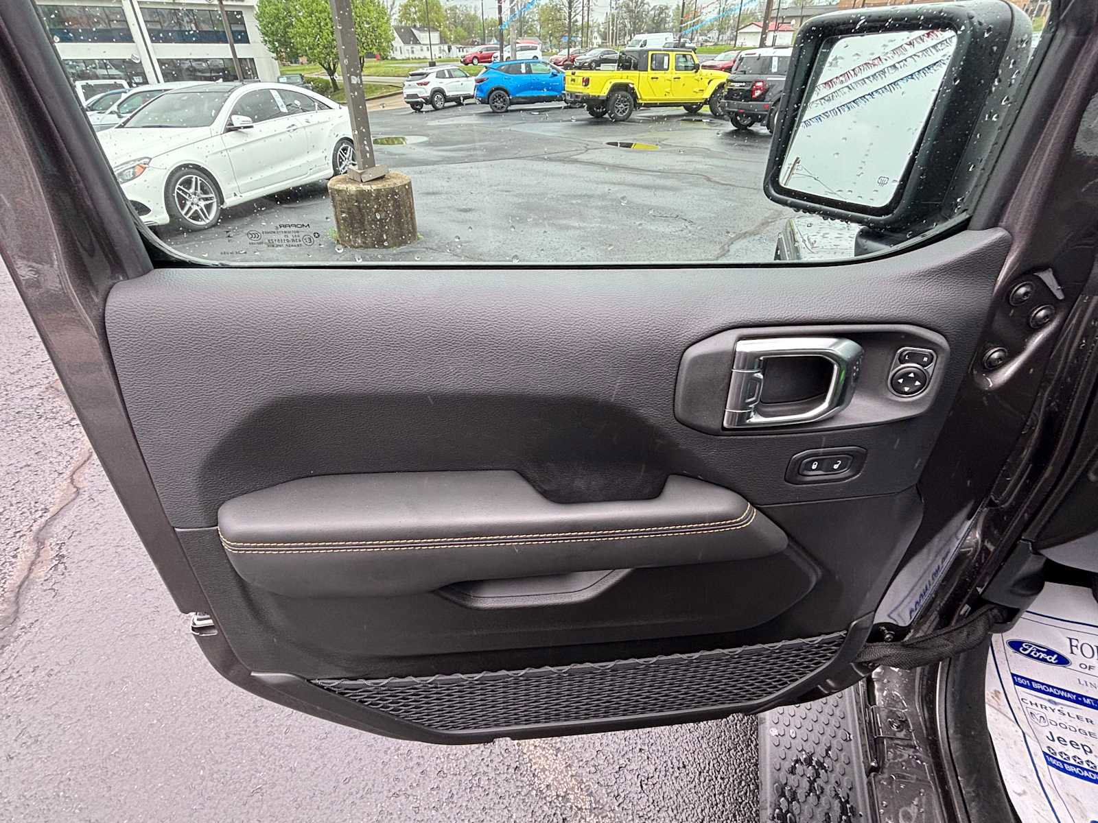 Used 2025 Jeep Wrangler Sahara image 21