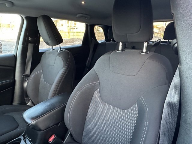 Used 2020 Jeep Cherokee Latitude w/ Cold Weather Group image 27