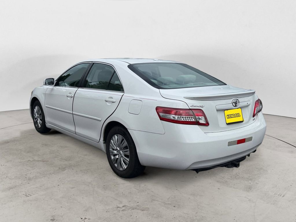 Used 2011 Toyota Camry LE FWD image 3