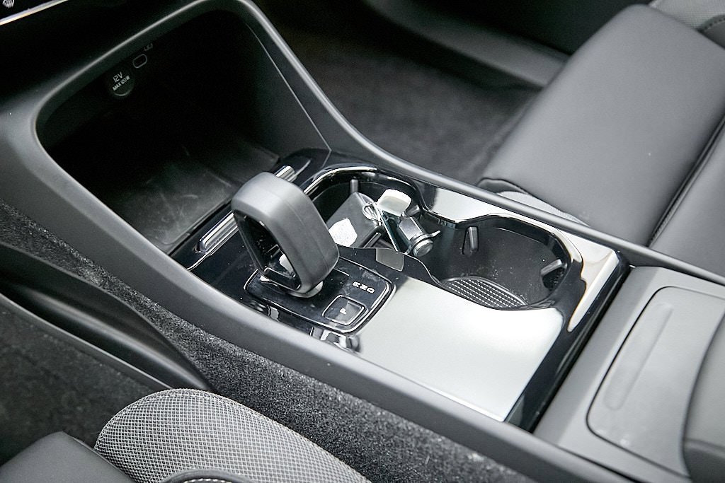 Certified 2023 Volvo C40 Recharge Core w/ Climate Package image 17