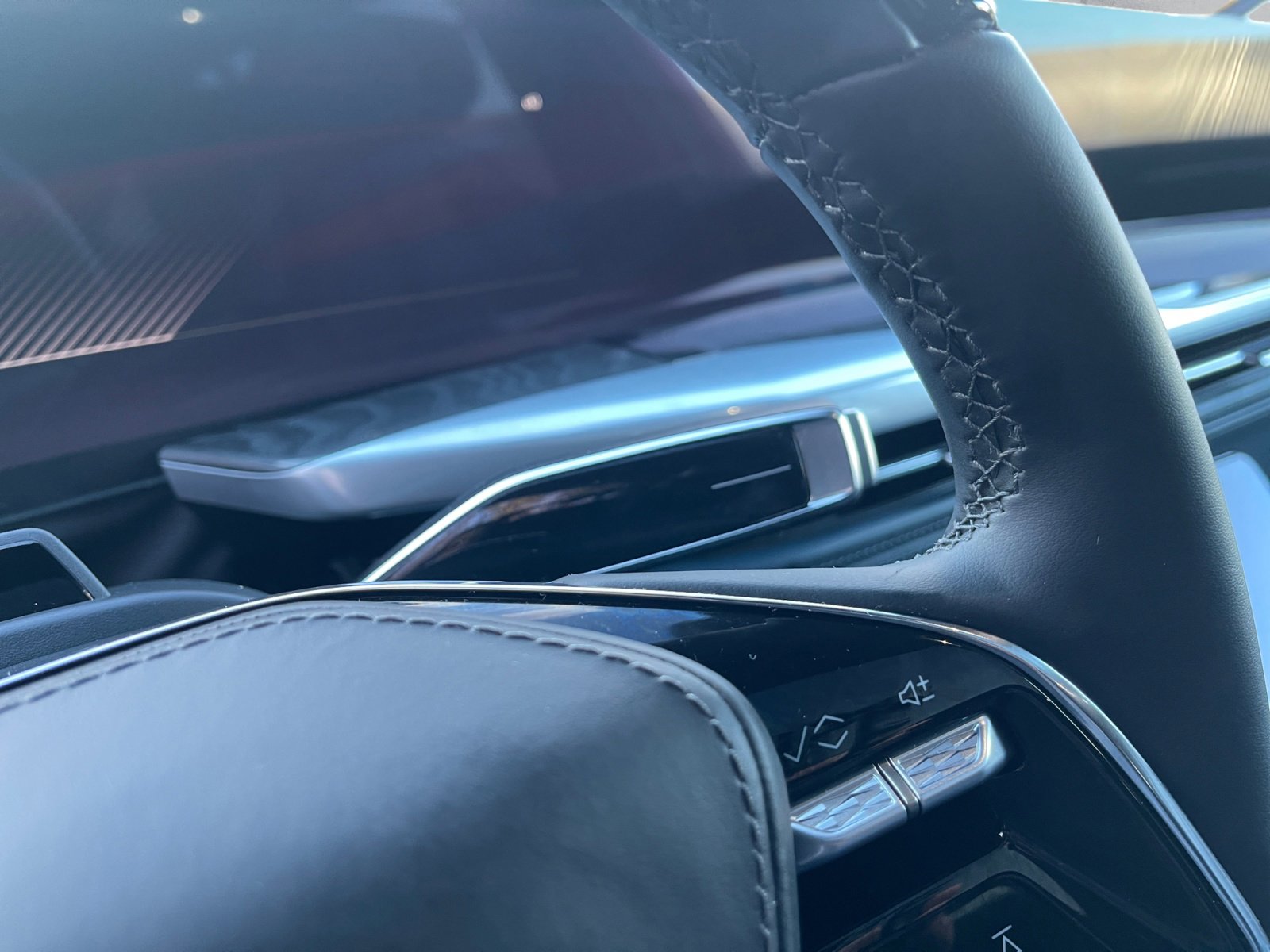 Used 2025 Cadillac Escalade IQ Luxury 2 image 12