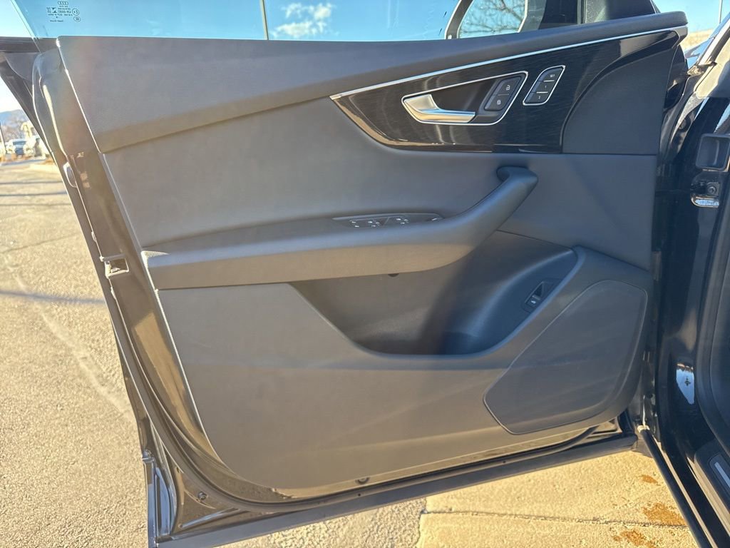 Used 2019 Audi Q8 Premium w/ Convenience Package image 10